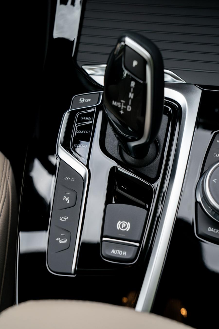Детали интерьера BMW X3 xDrive30e xLine (G01) 2019 года  (WW) (фото 5 из 12)